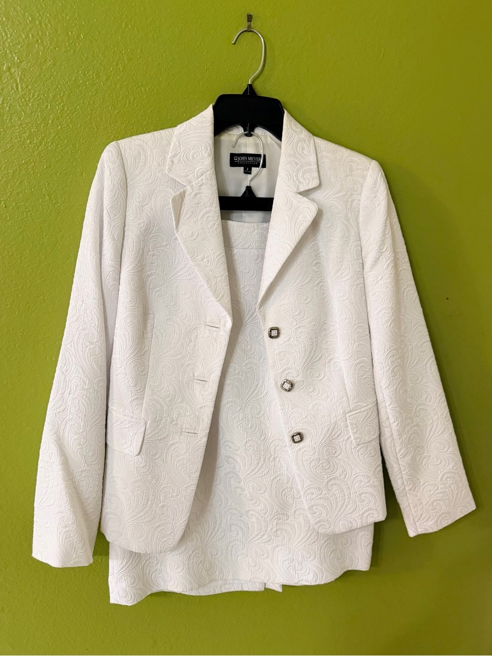 John Meyer White Textured Notch-Lapel Suit with Blazer and Skirt - Women Size 8